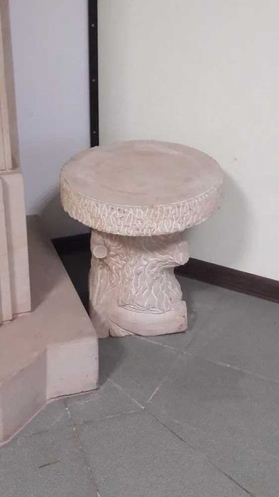 Граніт! Мармур! Залишки оздоблювальних матеріалів.