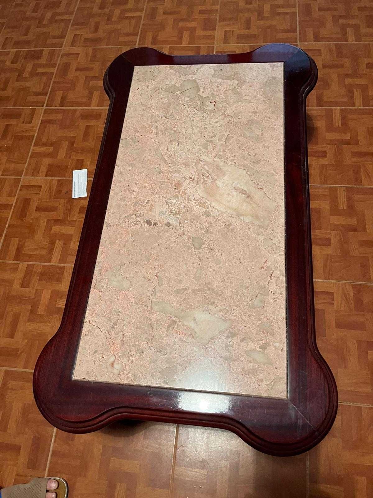 Mesa Centro com Tampo em Pedra