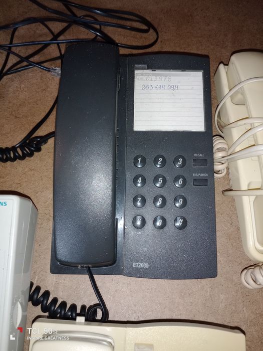 Telefones antigos para decoração ou colecionadores. 10€ cada um.