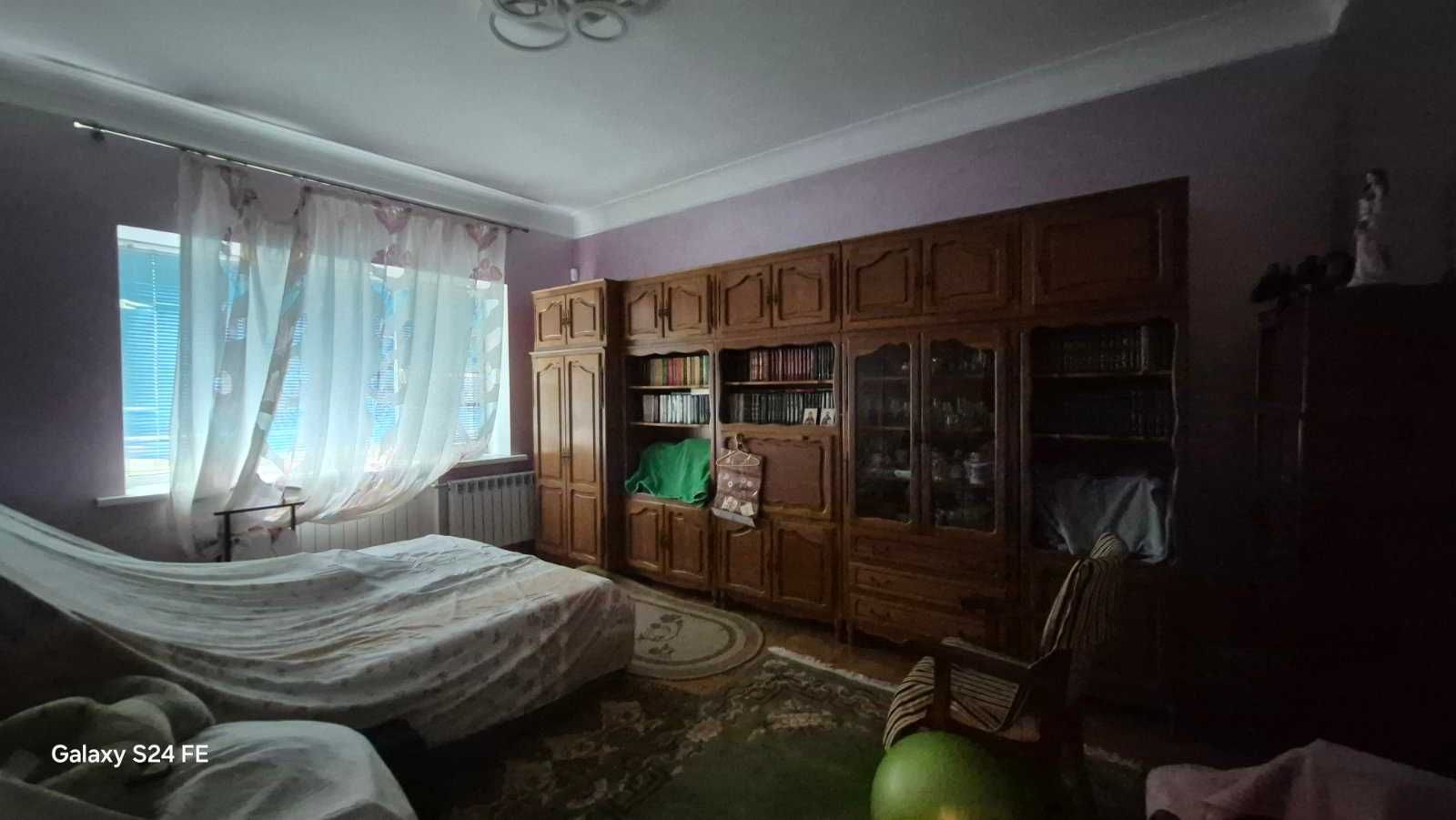 Продаж 3-кімнатної квартири сталінки з окремим входом та двором!
