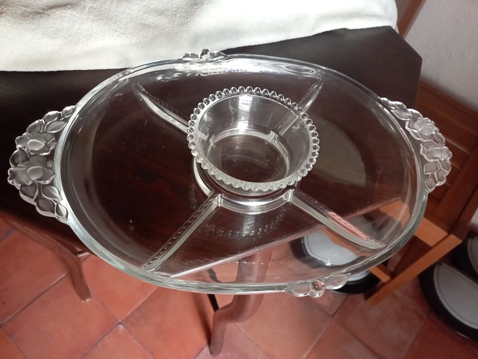 Travessa em vidro com taça