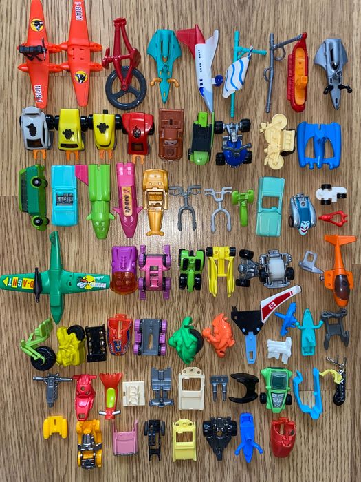 Киндер.Деталі.Частини.Кіндер.Kinder.Не комплект.