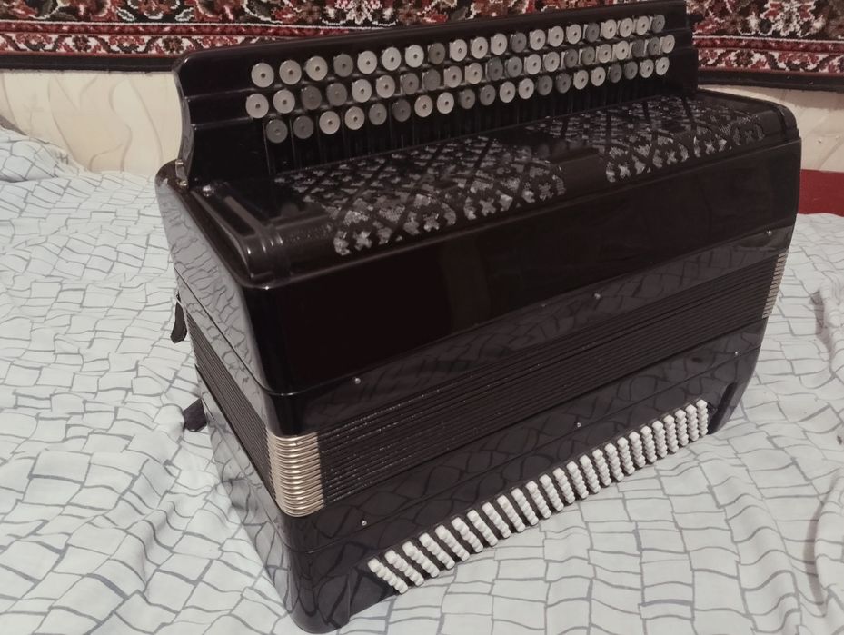 Продам новий заказний цільнопланочний баян