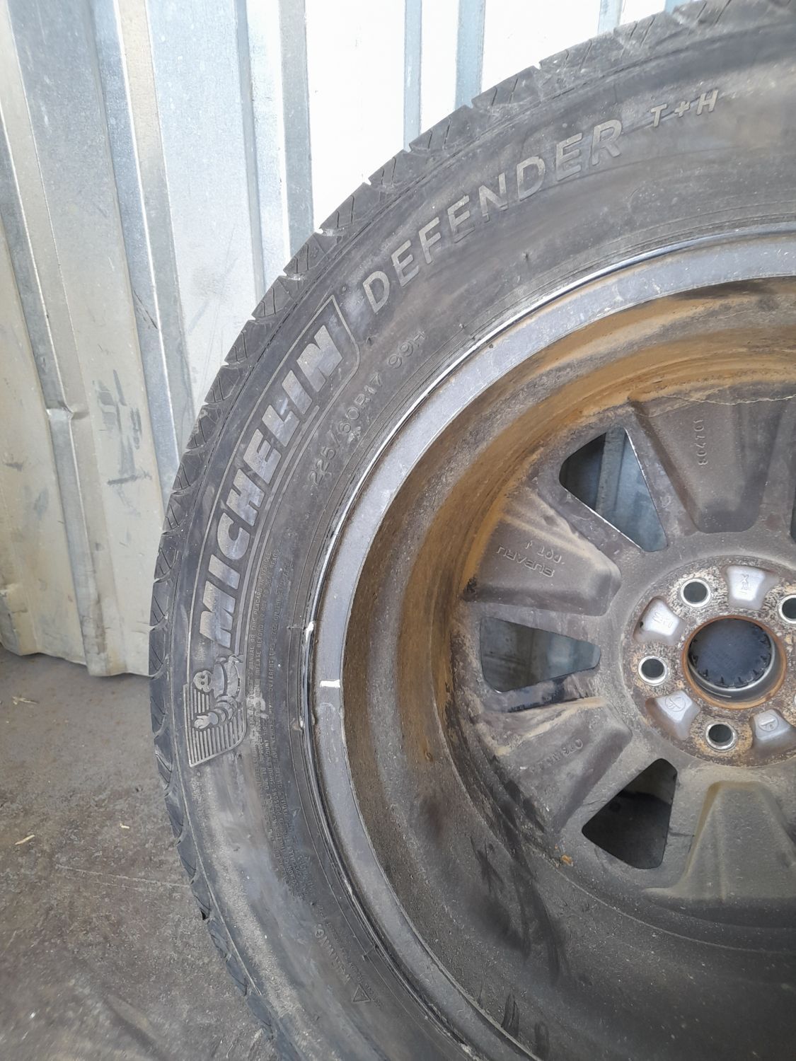 Шини Michelin Defender 225/60 R17 99H Б/У 6,5 мм