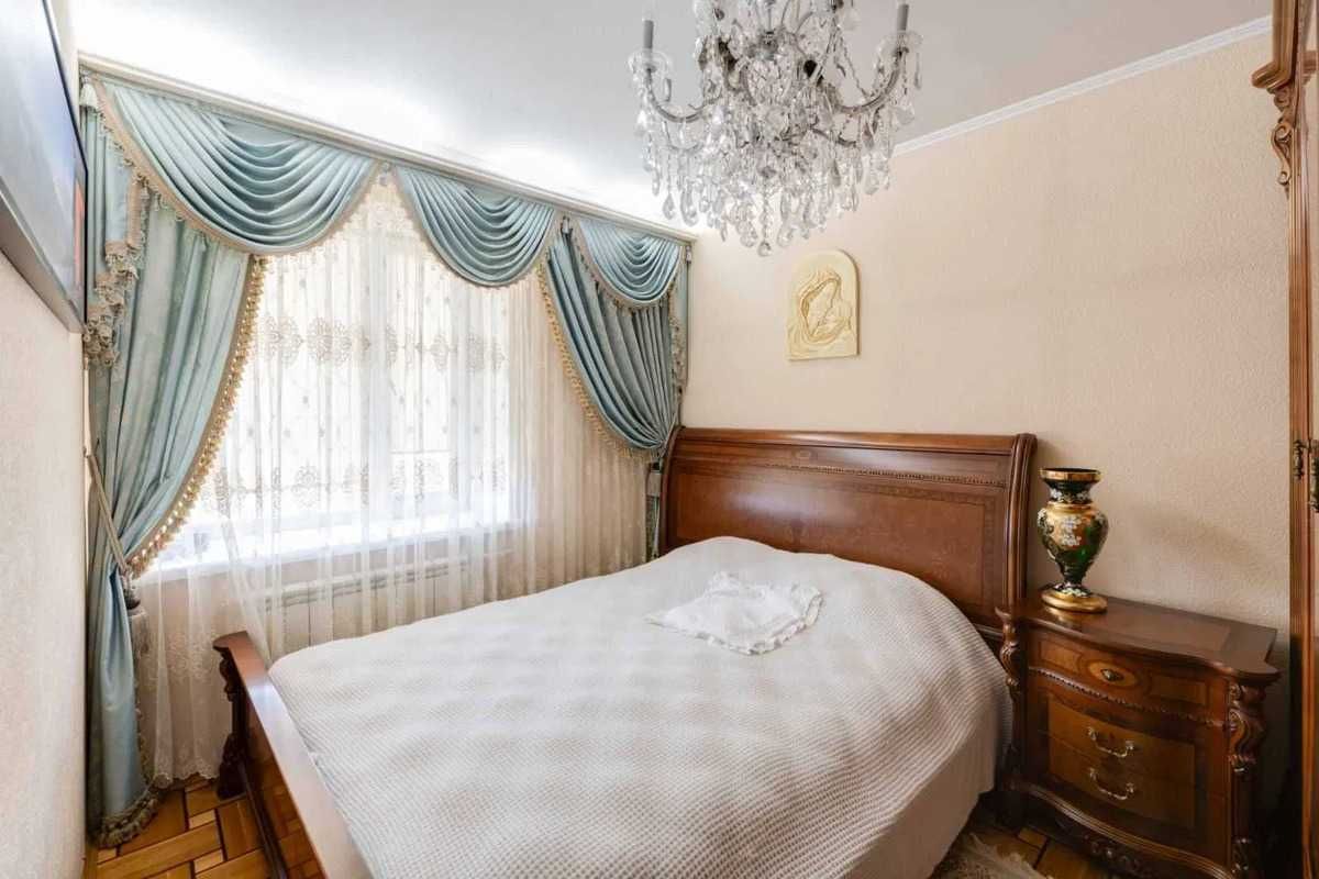 Продаж 4-кімнатної квартири по вул. Глушкова