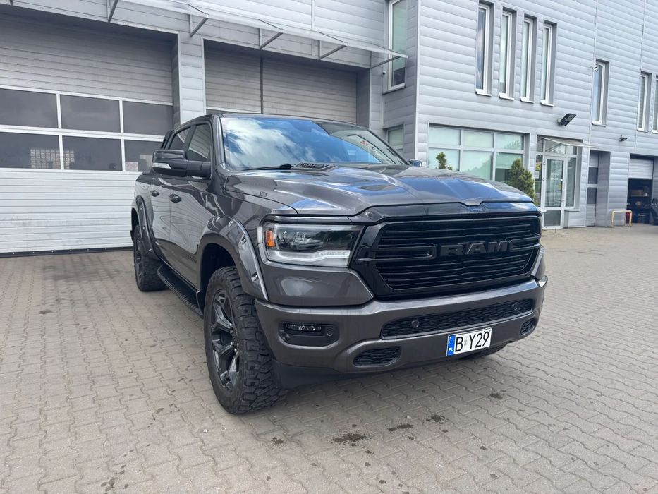 RAM 1500 Laramie, Roll Bar,koła 22, Harman Kardon, Dzielona klapa, Lift