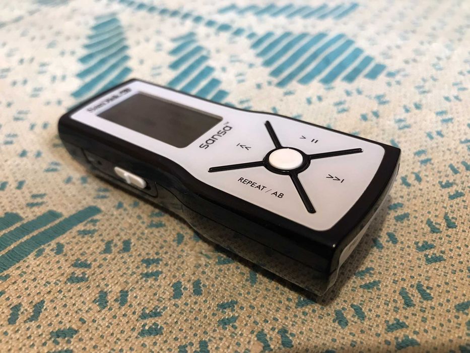MP3 плеєр SanDisk Sansa m250. 2 Gb. Дуже добрий стан.
