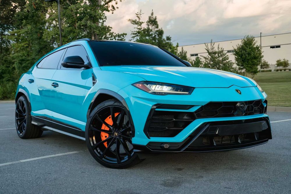 Lamborghini Urus      2022