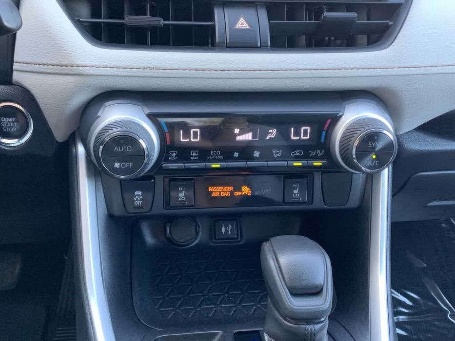 Toyota RAV4 XLE      2019