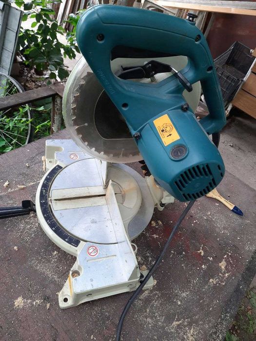 Торцювальна пила Makita LS1040