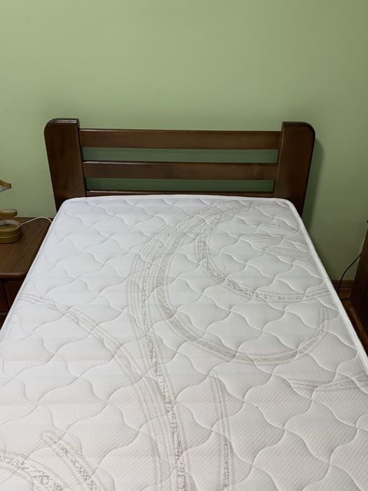 Продаю дві  односпальні кроваті