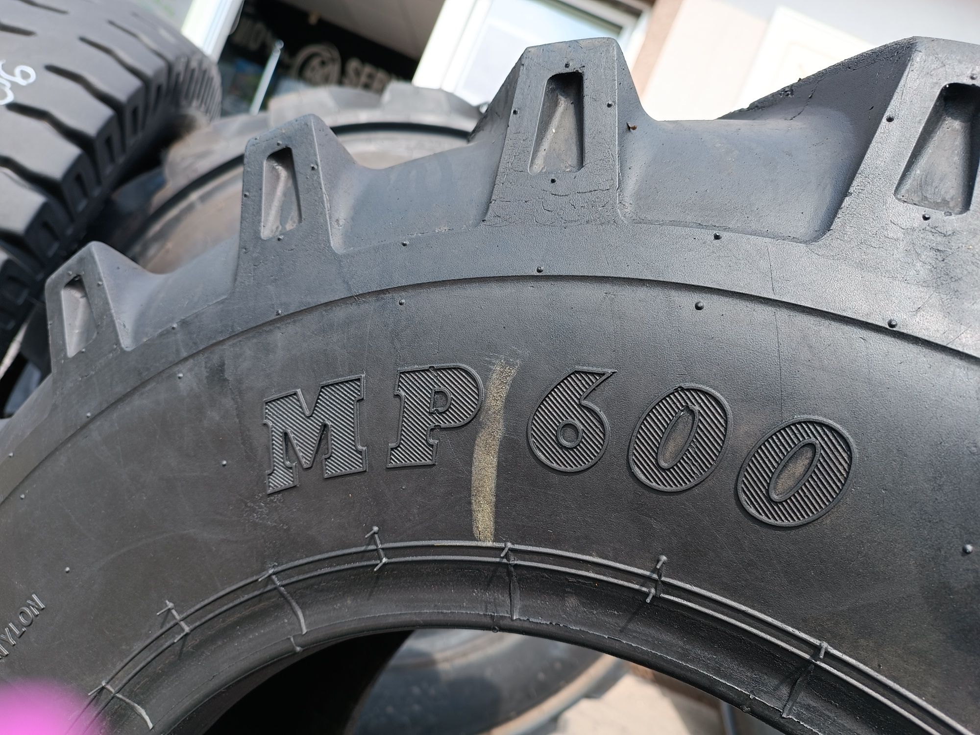 12.5-18 BKT MP 600 12.5R18