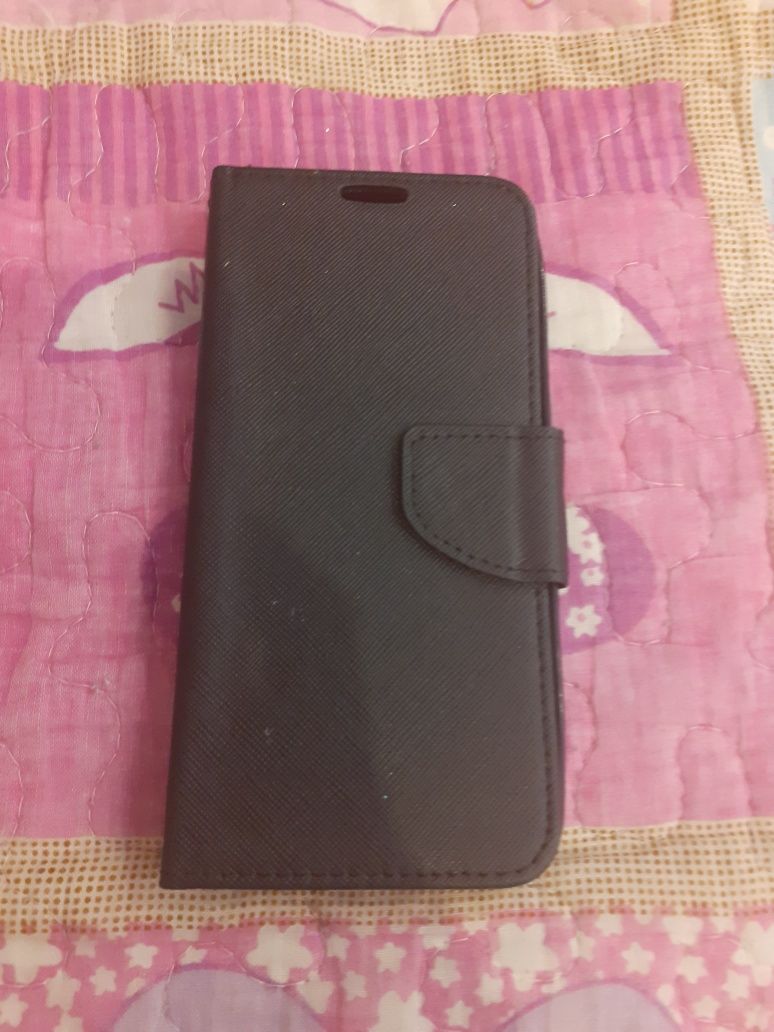 Etui czarne z klapką