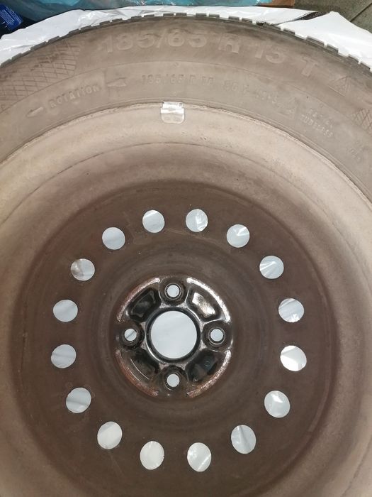 Sprzedam 4 opony continental 185/65 R15 na felgach