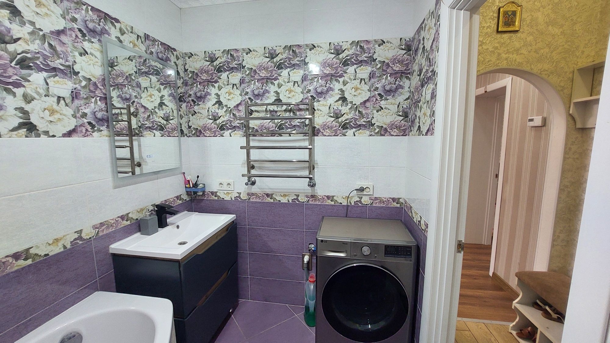 Продам 2-кімнатну квартиру. Пл.Шевченка,4.