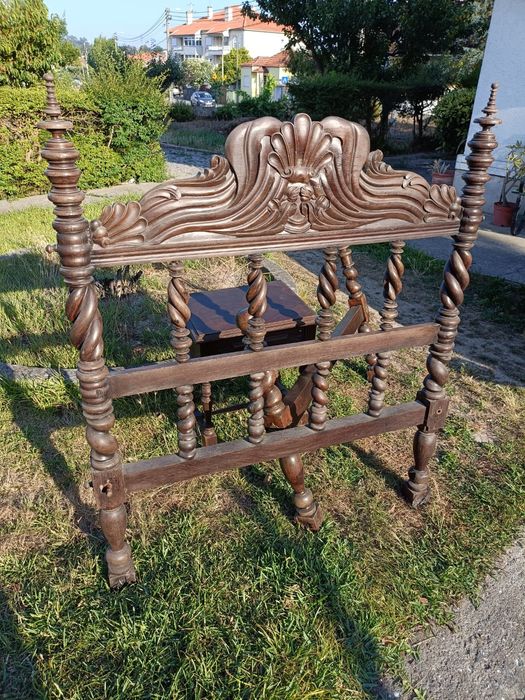 Cama em  madeira