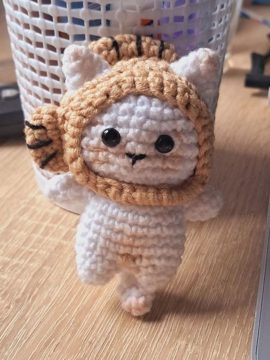 Котик брелок в'язаний