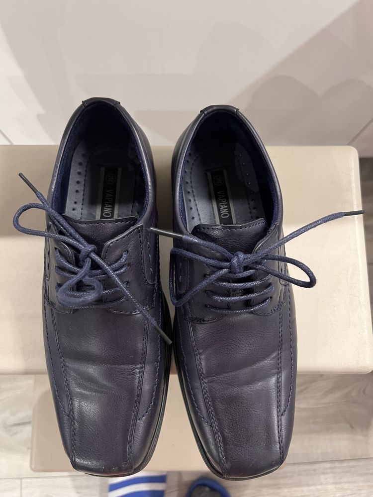 Granatowe buty eleganckie wyjściowe