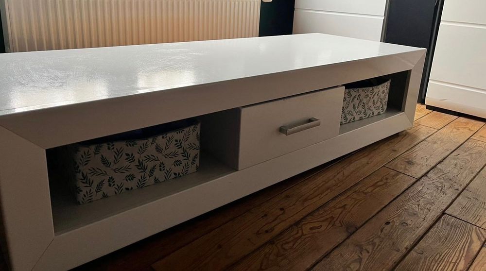 Sprzedam szafkę RTV biały połysk