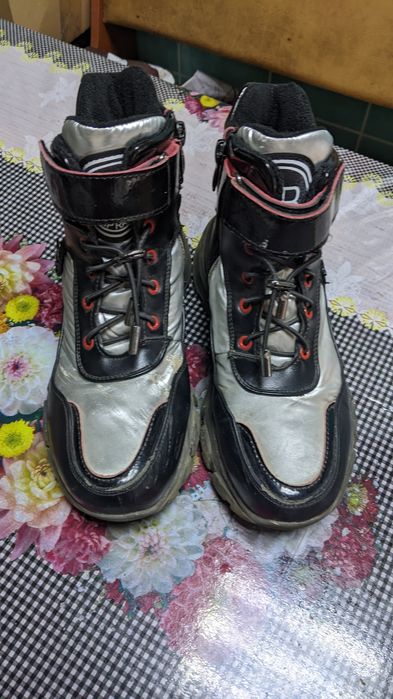 Ботинки под кроссовки зимние -на девочку