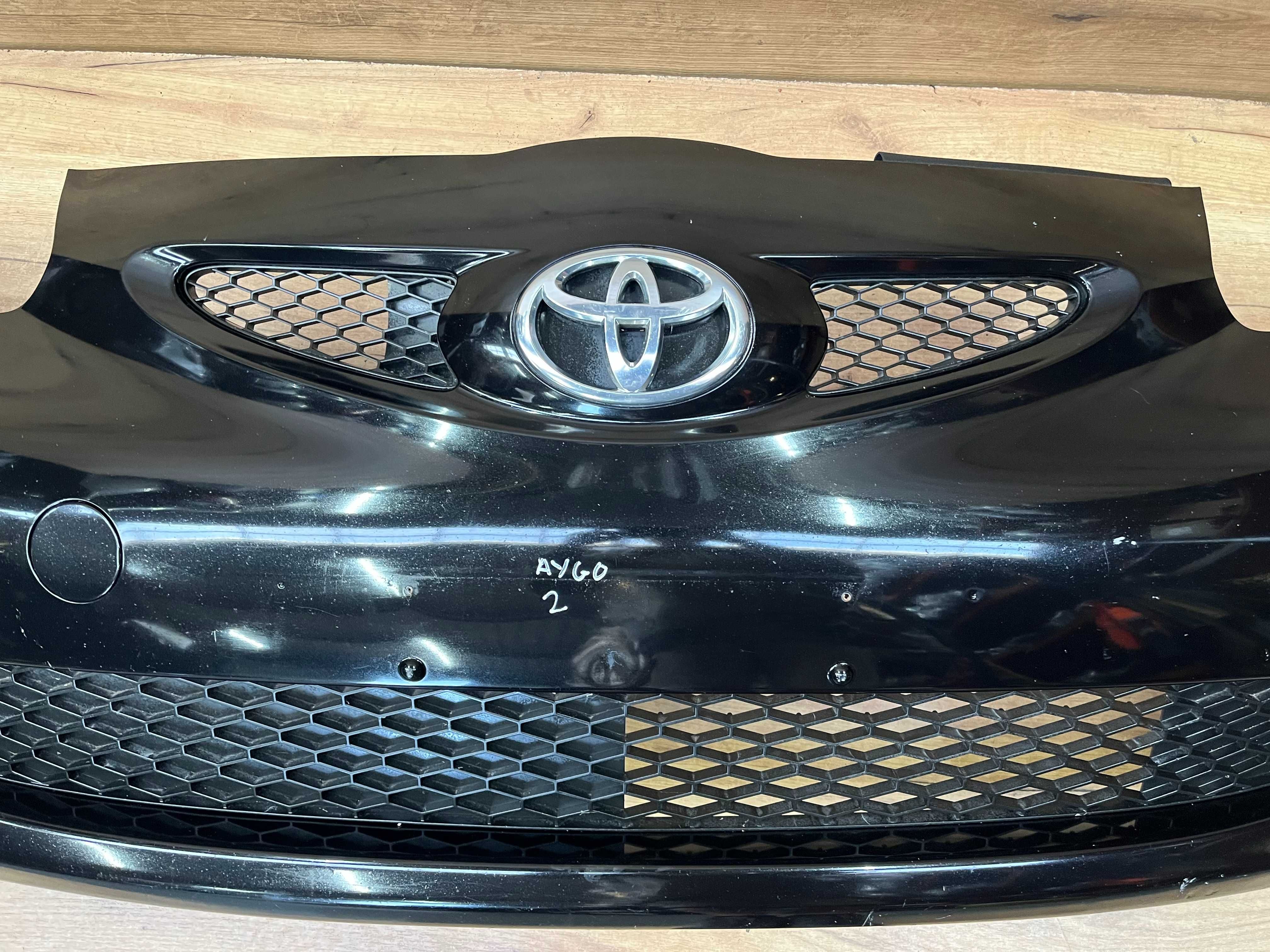 Zderzak przedni Toyota Aygo kolor 211