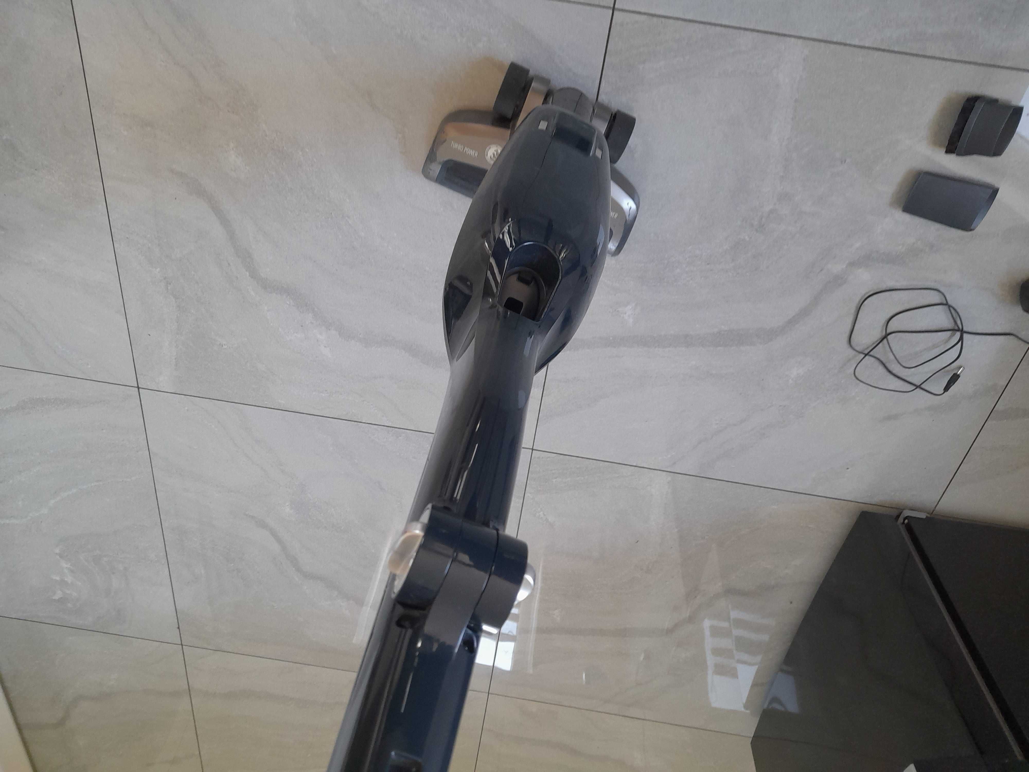 Grundig VCH9832 Odkurzacz Akumulatorowy pionowy 2w1
