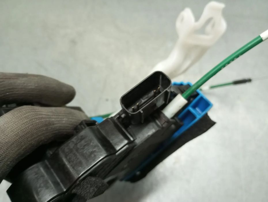 Fechadura / fecho porta trás direito HYUNDAI i30 (GD)