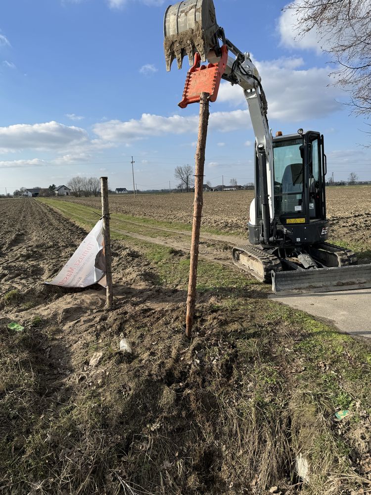 Usługi minikoparką BOBCAT E27