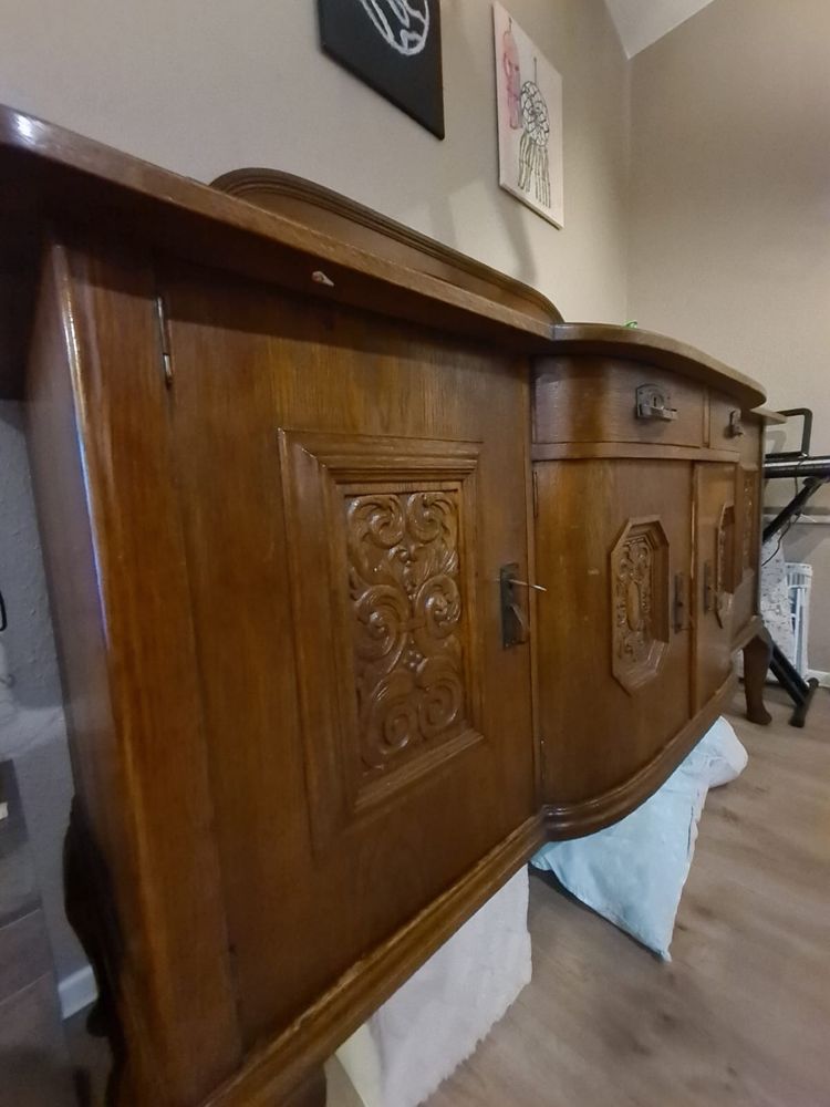 Zabytkowy komplet mebli komoda+ stół rozkladan+ 8krzeseł (lite drewno)