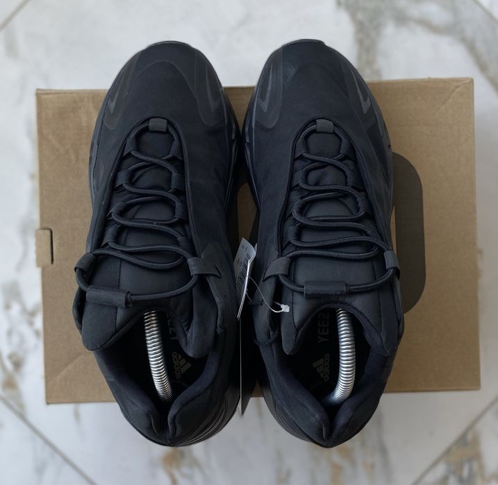 Yeezy boost 700 us10 MNVN black 350 500 оригинал tnf изи буст 44