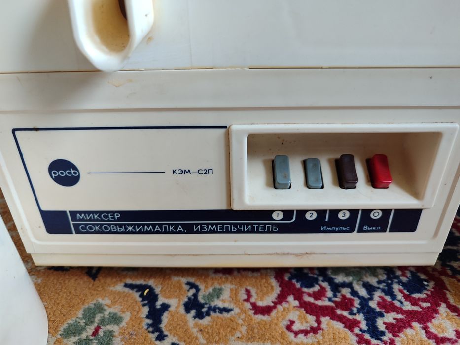 Продам кухонний комбайн Рось КЕМ-С2П