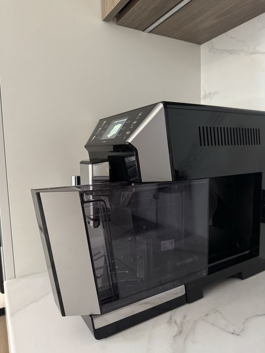 Кавомашина DELONGHI PrimaDonna Class ECAM 550.65 SB