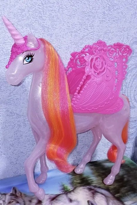Колекційний перламутровий єдиноріг-пегас Барбі Mattel 2014