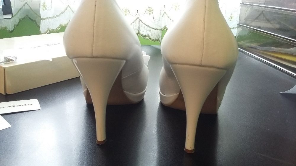 Ślubne buty firmy La Boda skóra naturalna rozmiar 39 Idealnie miękkie