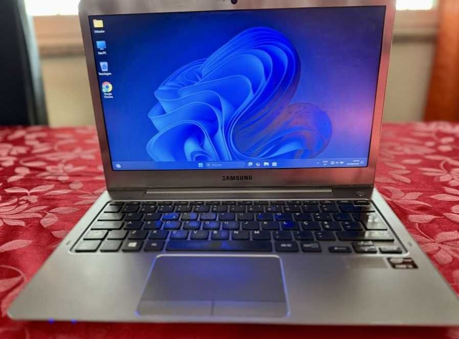 Portátil Samsung NP530U3C