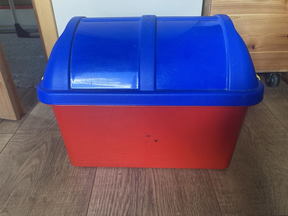 Pudełko plastikowe na zabawki