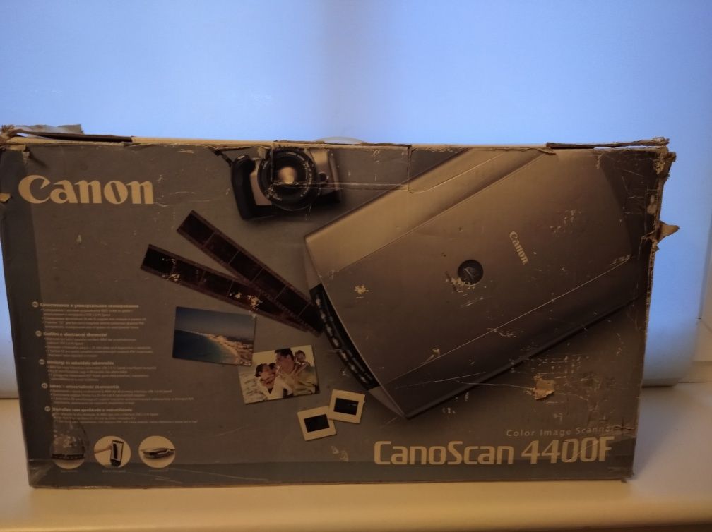 Skaner Canon model Canoscan 4400F