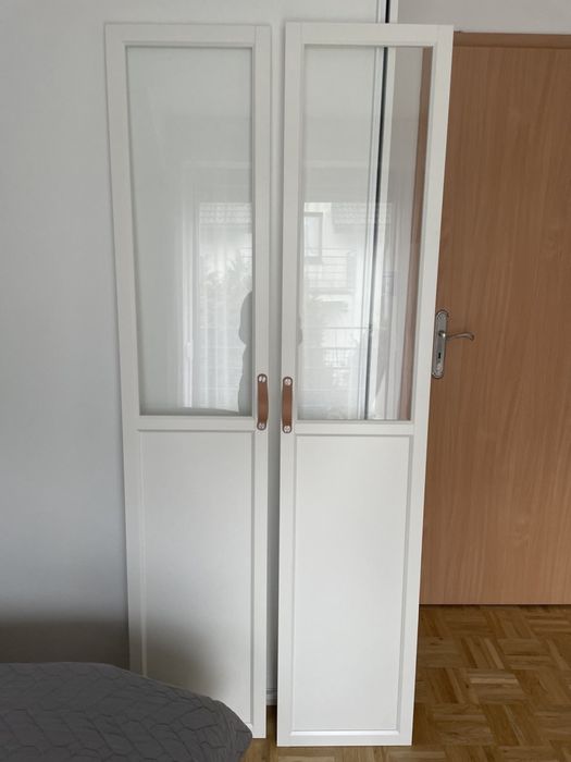 Drzwi billy ikea + skórzane uchwyty osternas