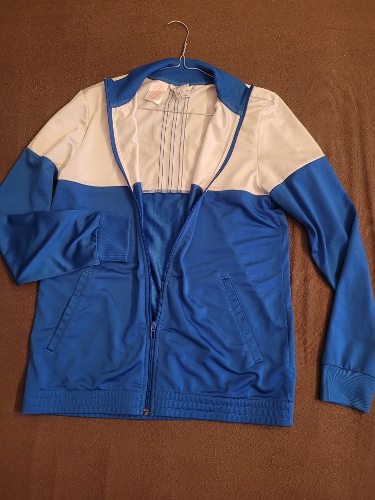 Bluza sportowa adidas na zamek.
Z metki- na wzrost 176cm, wiek 15-16la