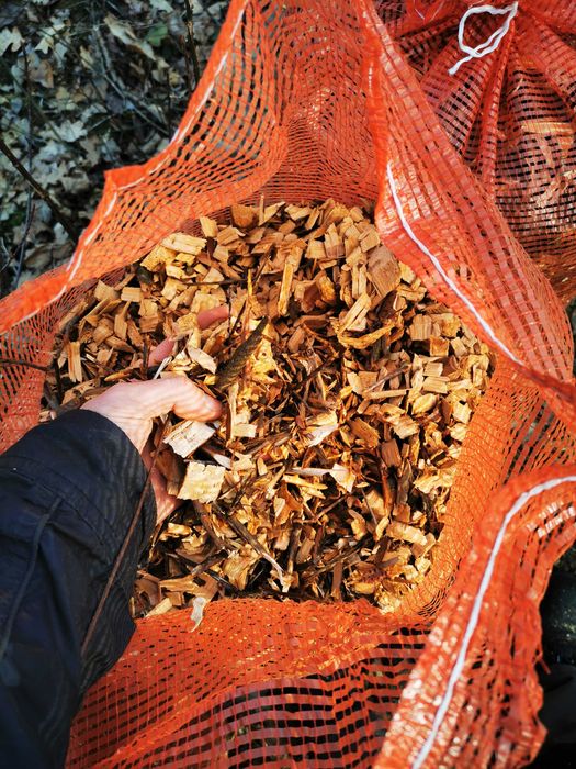 Zrębka w workach z drewna liściastego bez liści