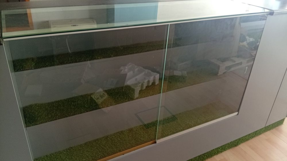 Balcão + expositor + computador + caixa + monitor touch