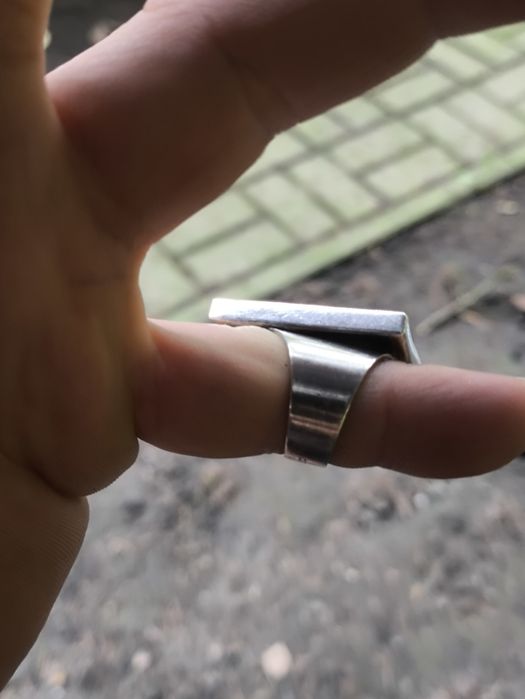 Duży srebrny pierścionek z bursztynem.  Vintage