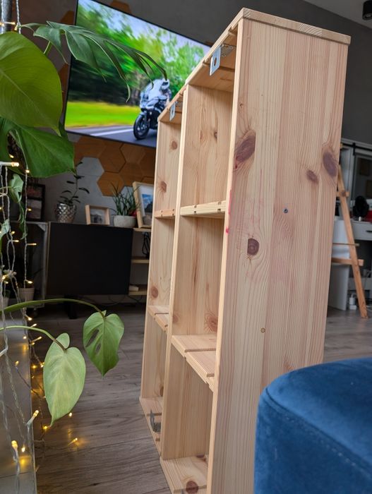 Półka /regał drewniany Ikea w bardzo dobrym stanie, jasne drewno