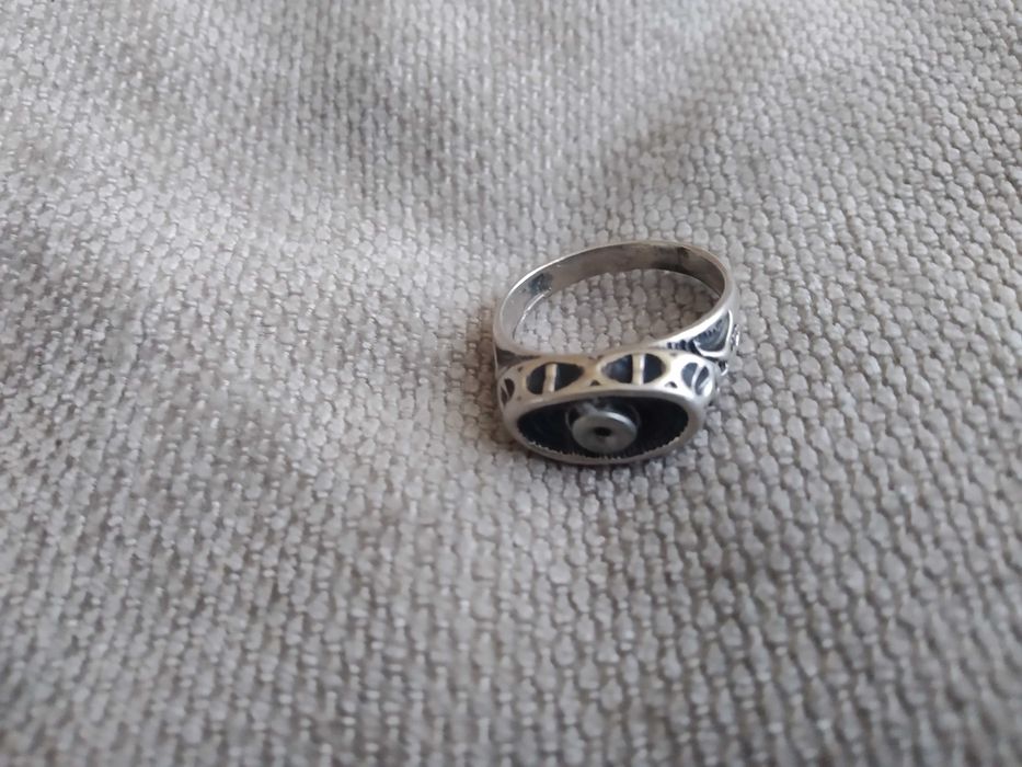 srebrny pierścień