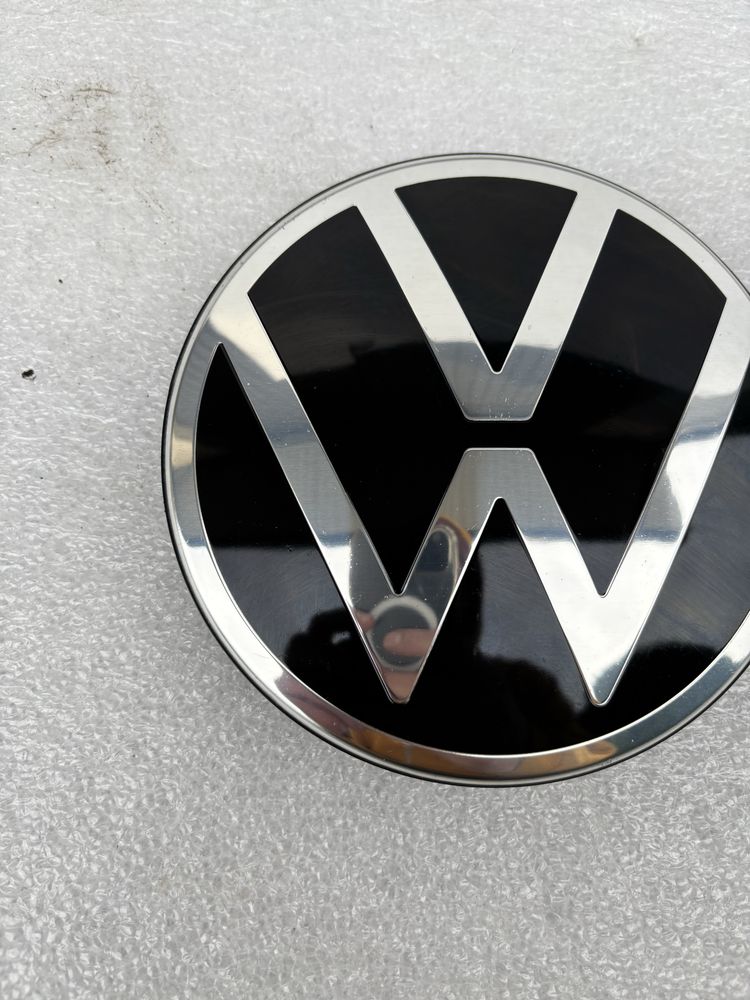 VW E-UP pod radar emblemat znaczek logo przód