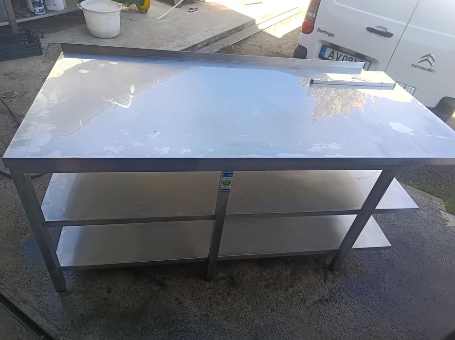 Bancada inox com prateleiras 
187 por 90 por 86
