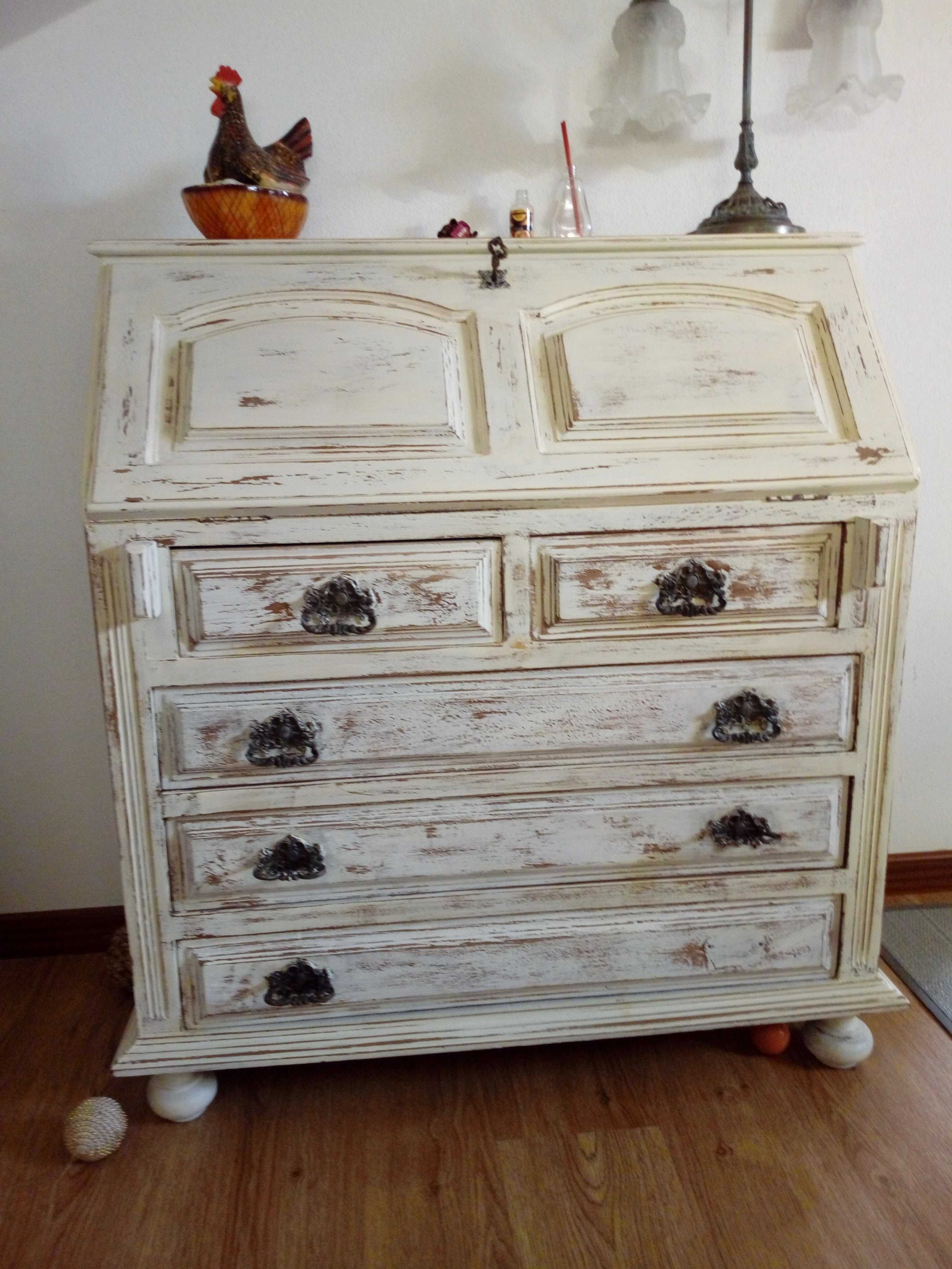 Escrivaninha de madeira de Carvalho, pintada em decupe branco