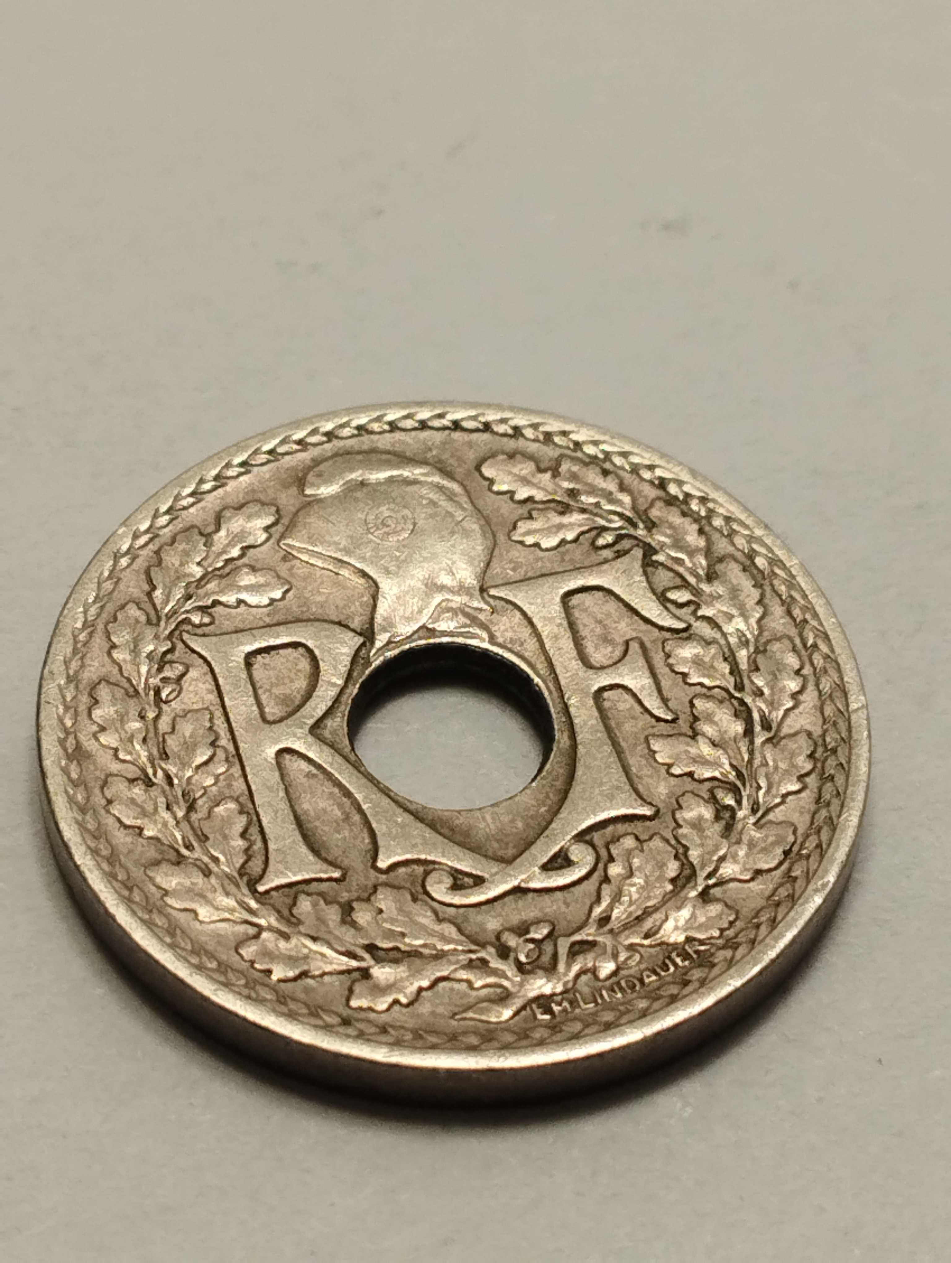 Sprzedam monetę Francja 10 centymów 1933r.  stan bdb.