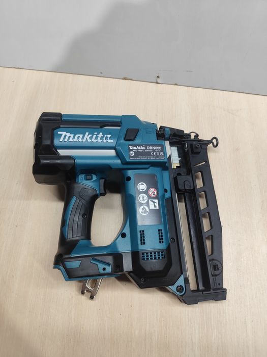 Makita DBN600 акумуляторний нейлер по дереву Макіта оригінал