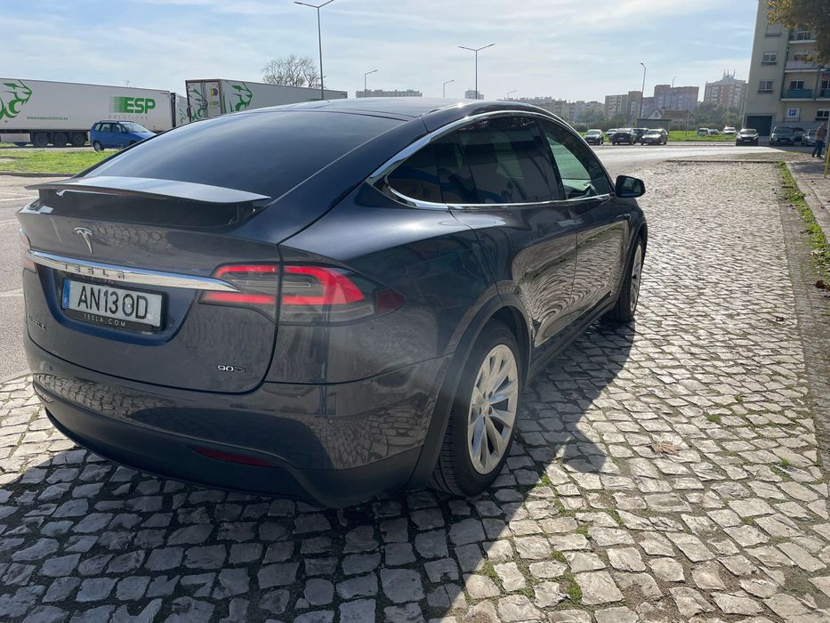 Tesla Model X 90D – 6 lugares - Autopilot – Supercharger vitalício